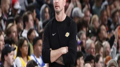 连续四年斩获斯洛伐克足球先生，什克裏尼亞爾再续辉煌！